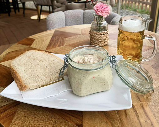 Speisen und Getränke